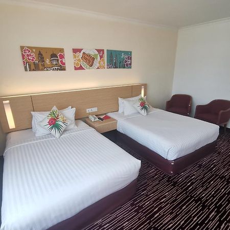 Rhr Hotel Каджанг Экстерьер фото