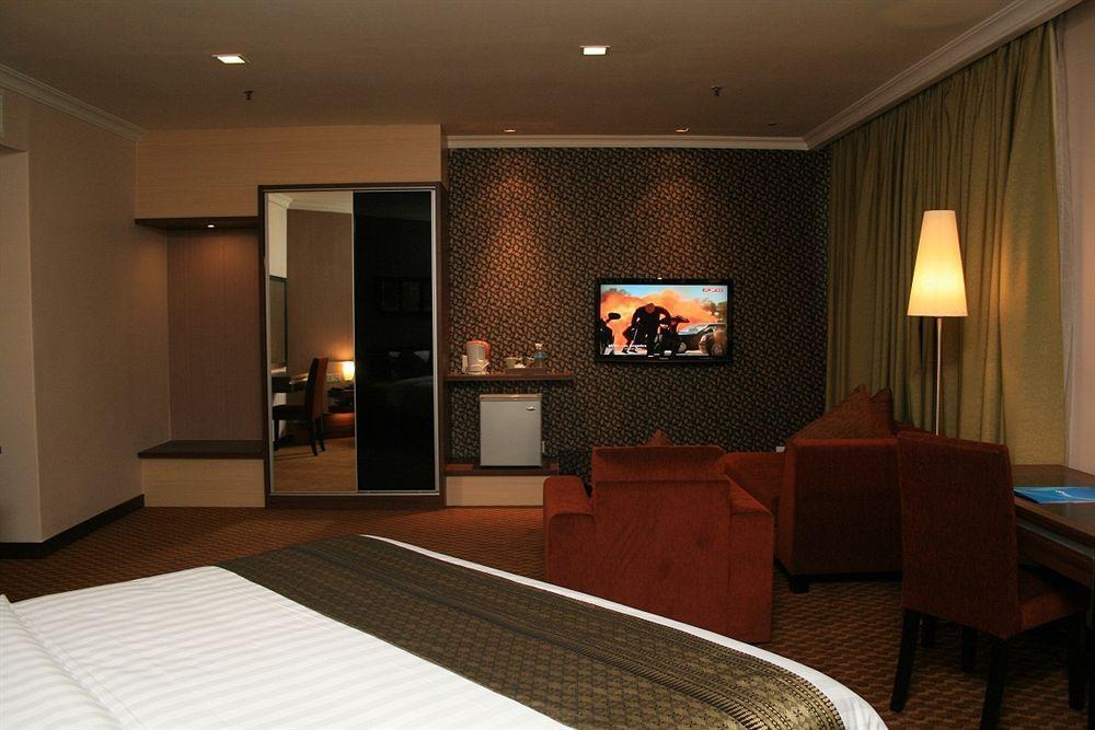 Rhr Hotel Каджанг Экстерьер фото