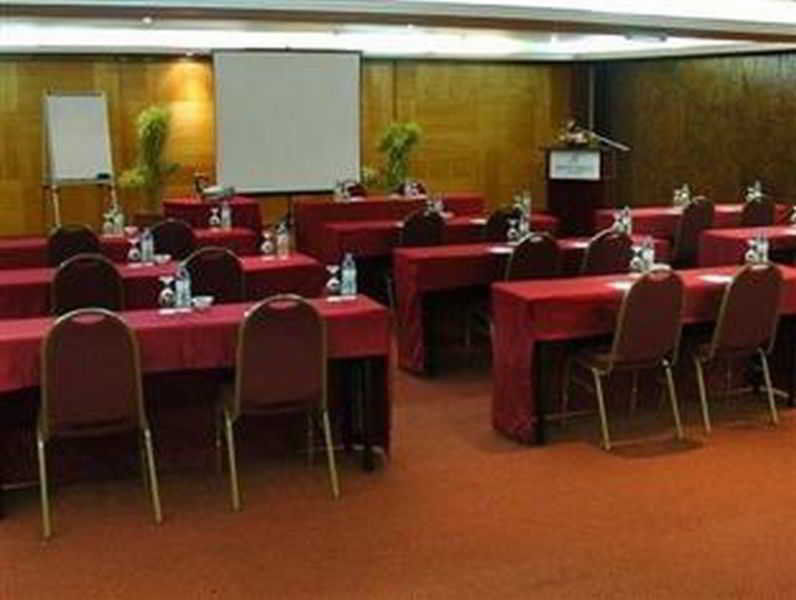 Rhr Hotel Каджанг Экстерьер фото