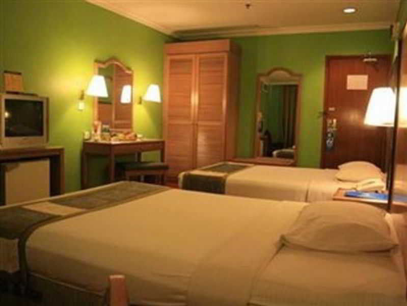 Rhr Hotel Каджанг Экстерьер фото