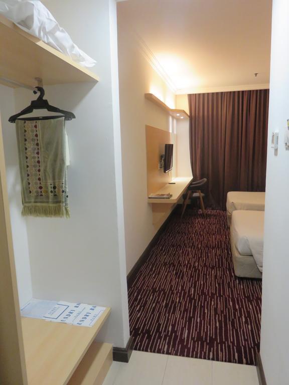 Rhr Hotel Каджанг Экстерьер фото