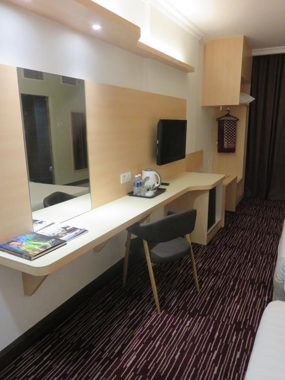 Rhr Hotel Каджанг Экстерьер фото
