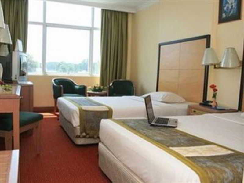 Rhr Hotel Каджанг Экстерьер фото