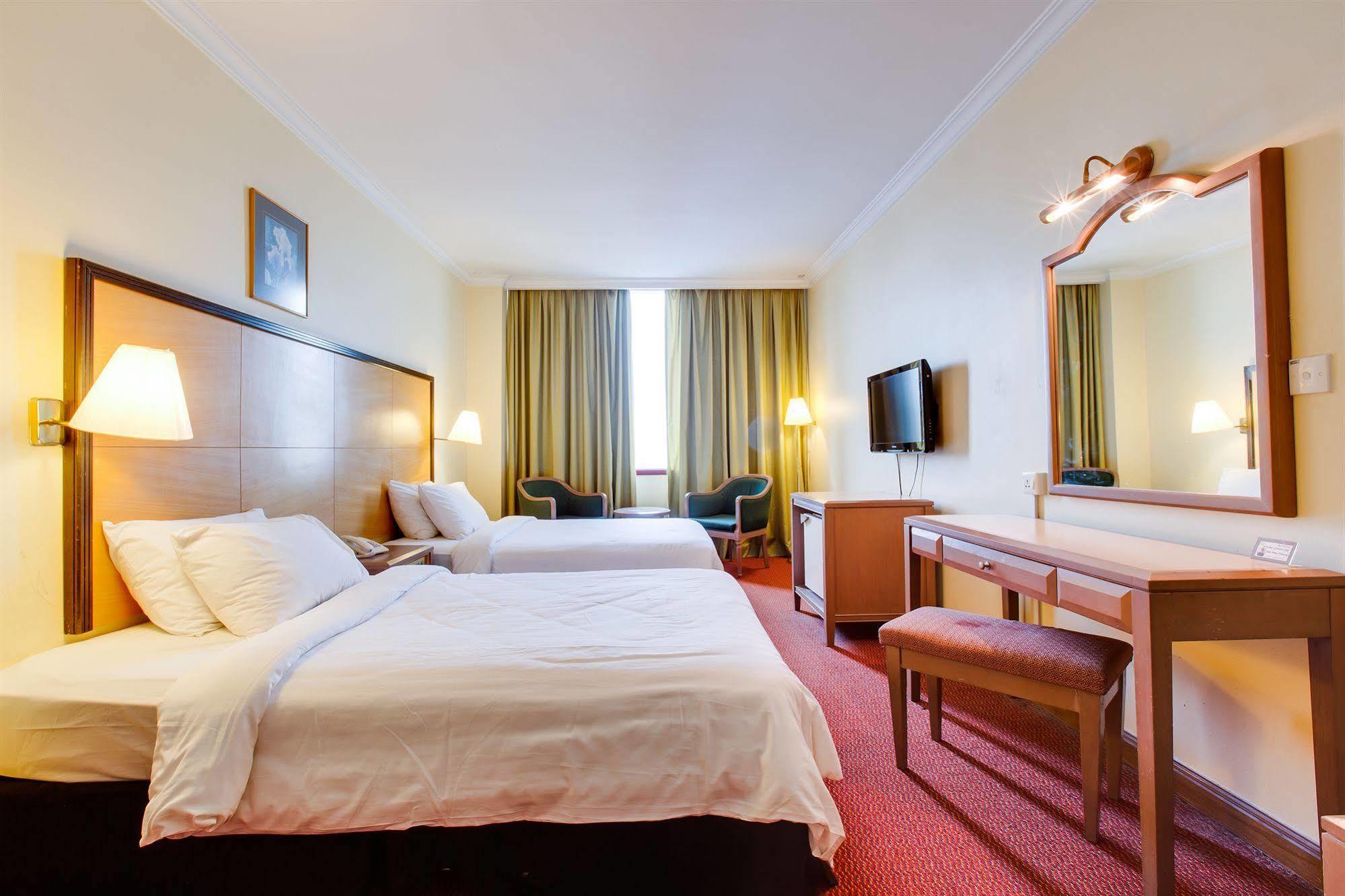 Rhr Hotel Каджанг Экстерьер фото