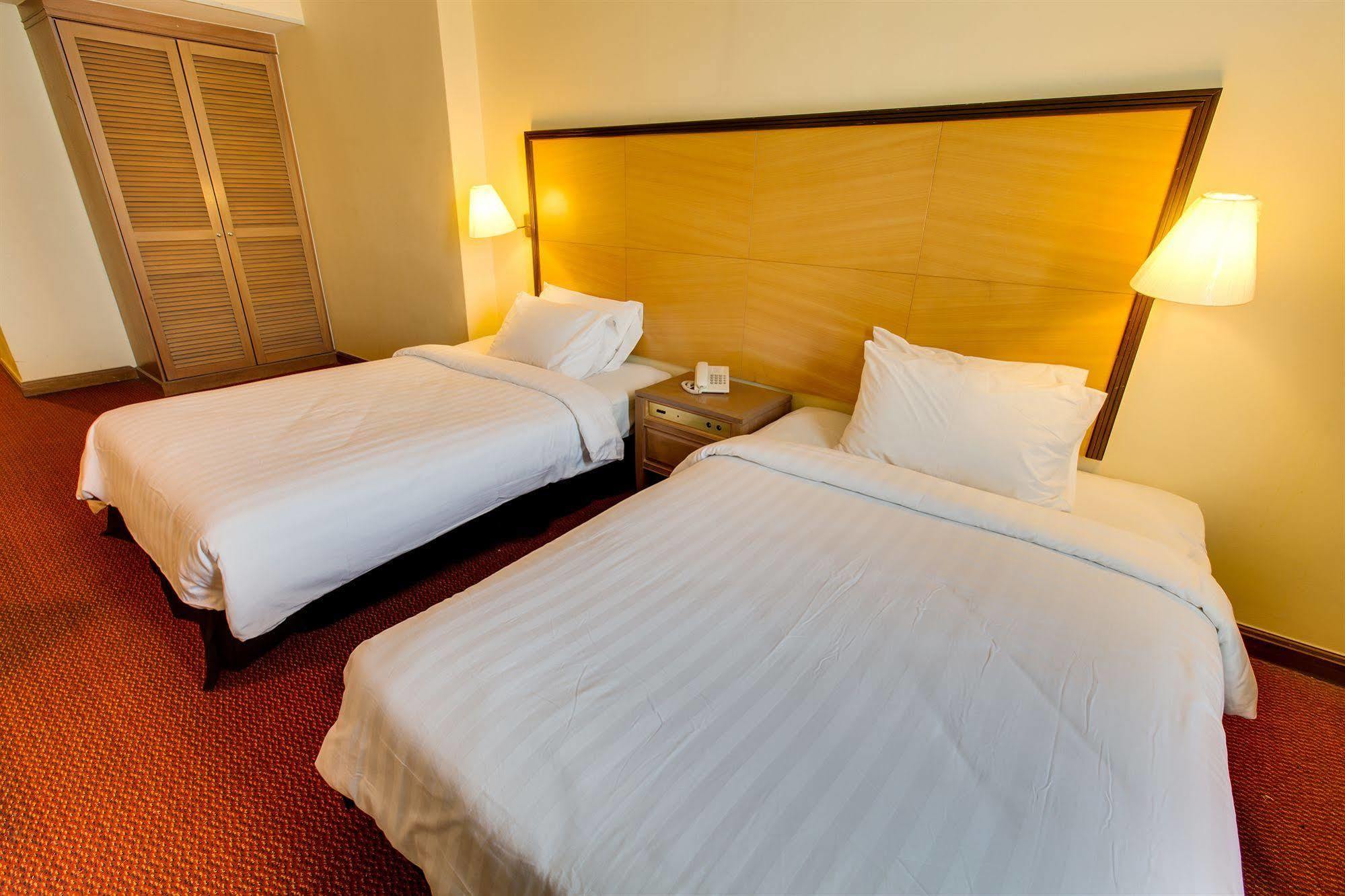 Rhr Hotel Каджанг Экстерьер фото