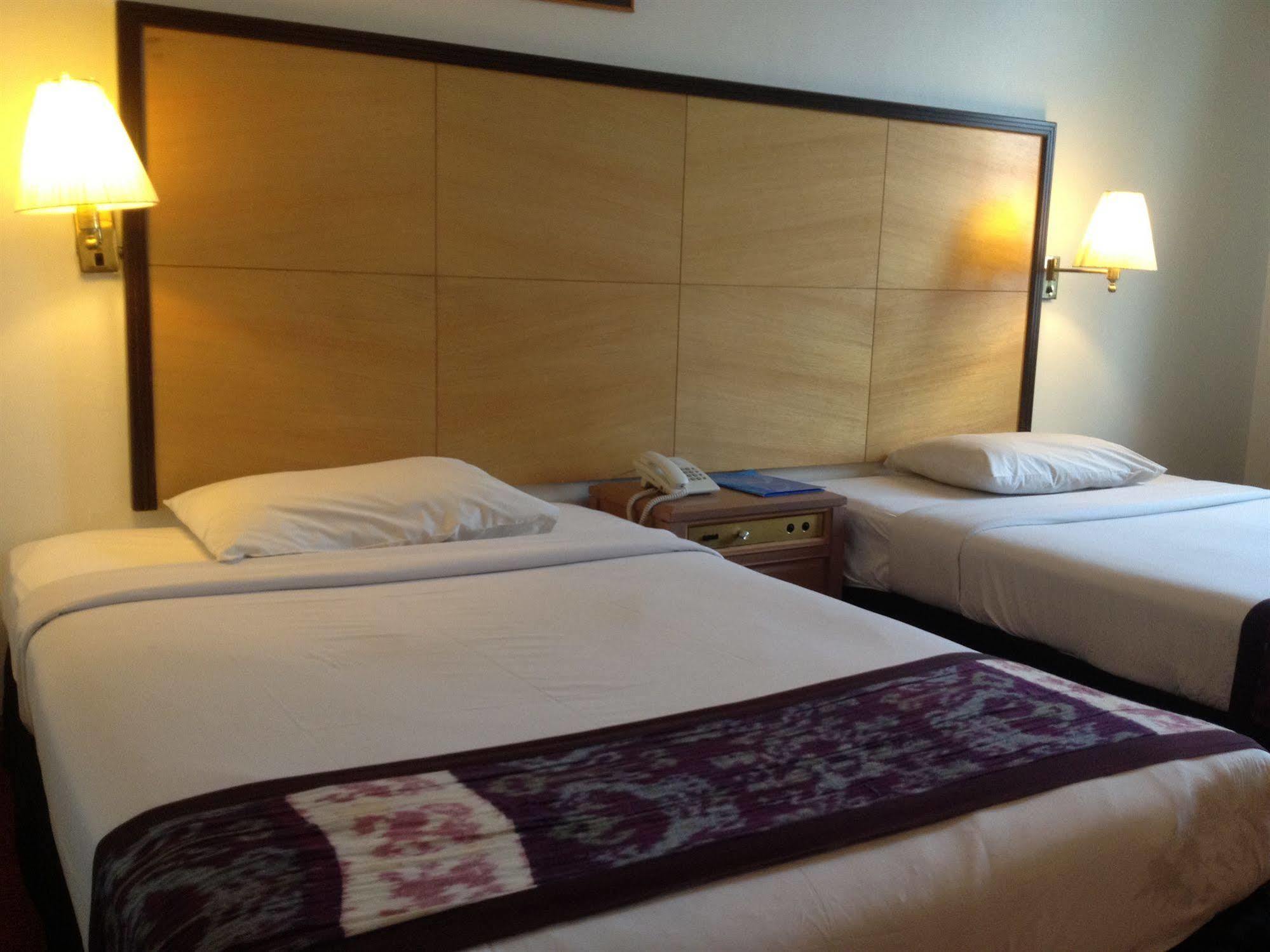 Rhr Hotel Каджанг Экстерьер фото