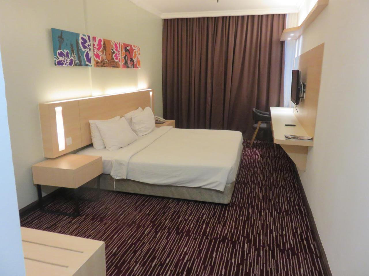 Rhr Hotel Каджанг Экстерьер фото