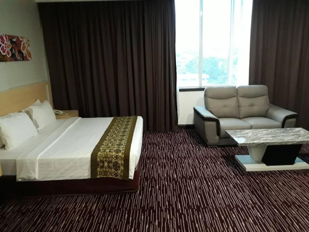 Rhr Hotel Каджанг Номер фото