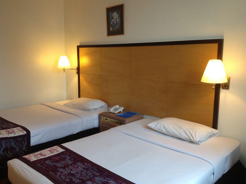 Rhr Hotel Каджанг Экстерьер фото